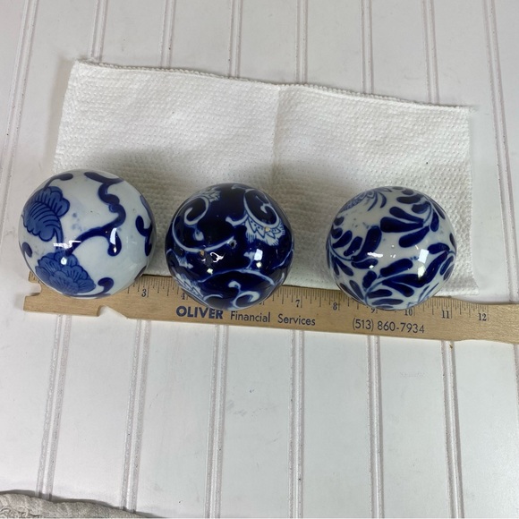 Chinoiserie blue & white 3” ceramic orbs - Picture 4 of 4